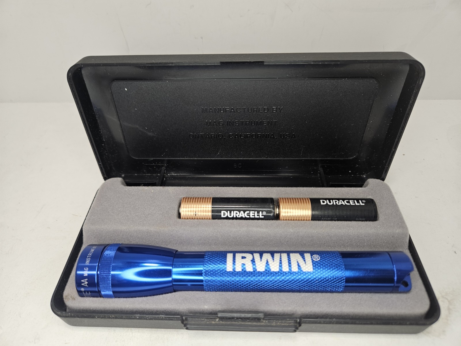 Blue Mini MagLite with Case & Batteries IRWIN BRANDED NIOB