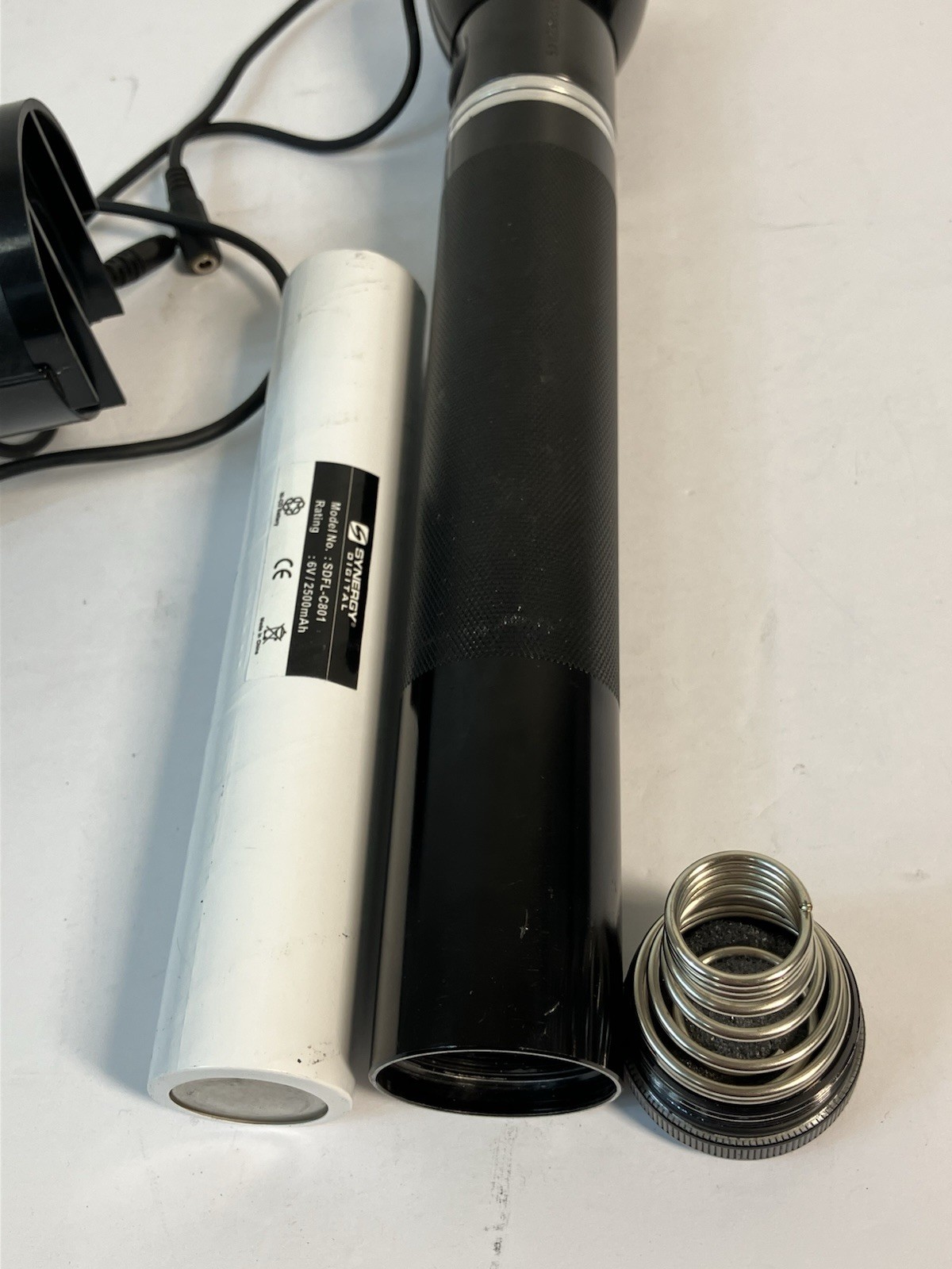 MAGLITE RECHARGEABLE Flashlight MAG Wall Mount Charger ARXX025 – Weak Battery