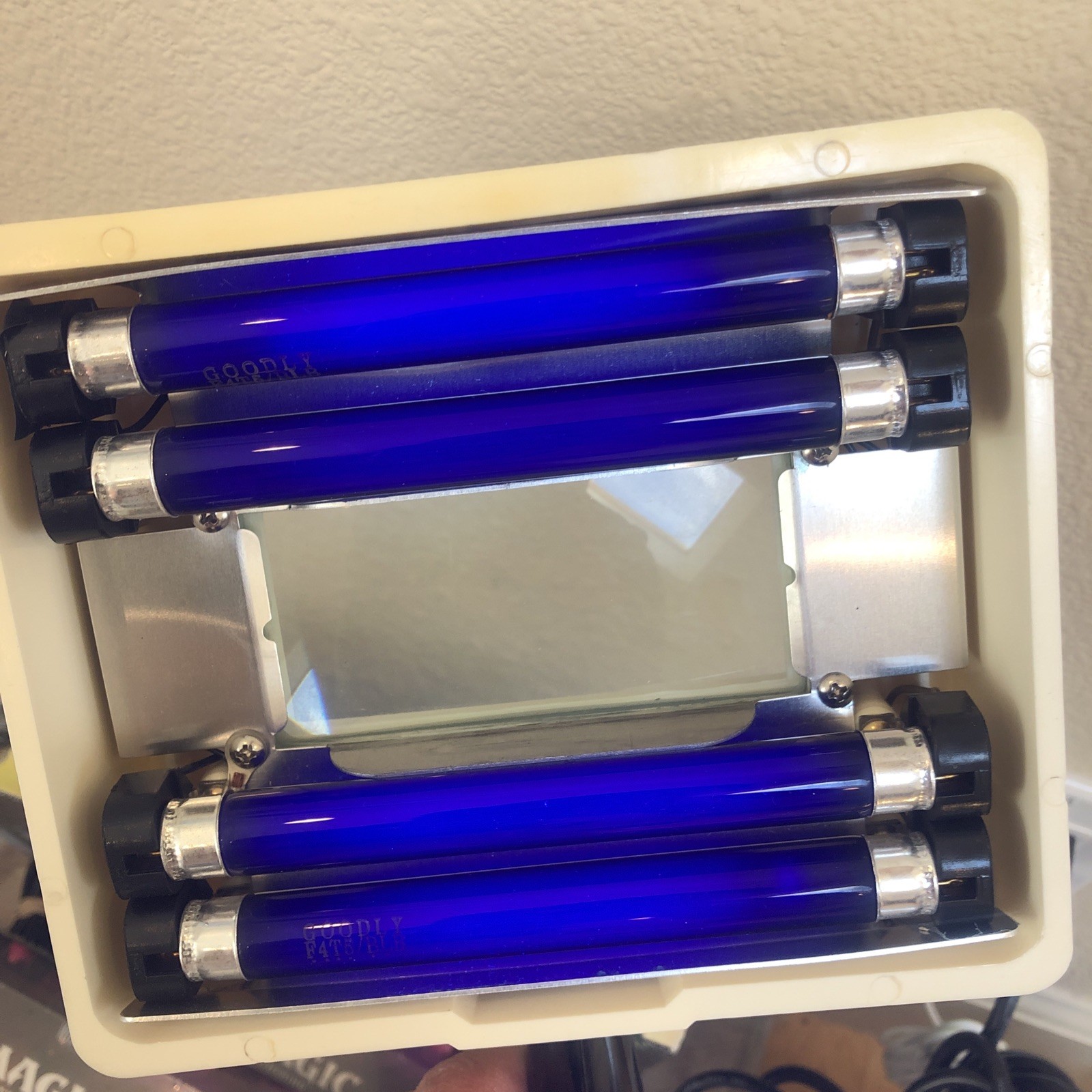 T221 UV light Wood’s Lamp w magnifying glass 4 Working Ultraviolet Bulbs Tested
