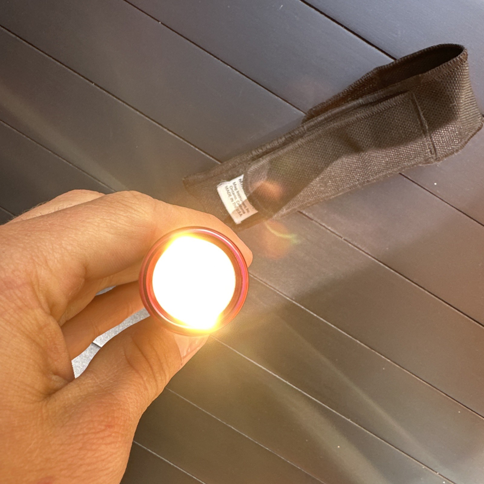 Mag-Lite Mini Bulb Pink/red Flashlight 2xAA Battery Included