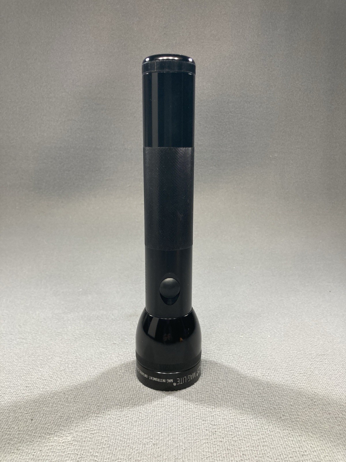 Mag Instrument Mag-Lite Maglite Flashlight SN D2036785768 2 D Batteries 10″