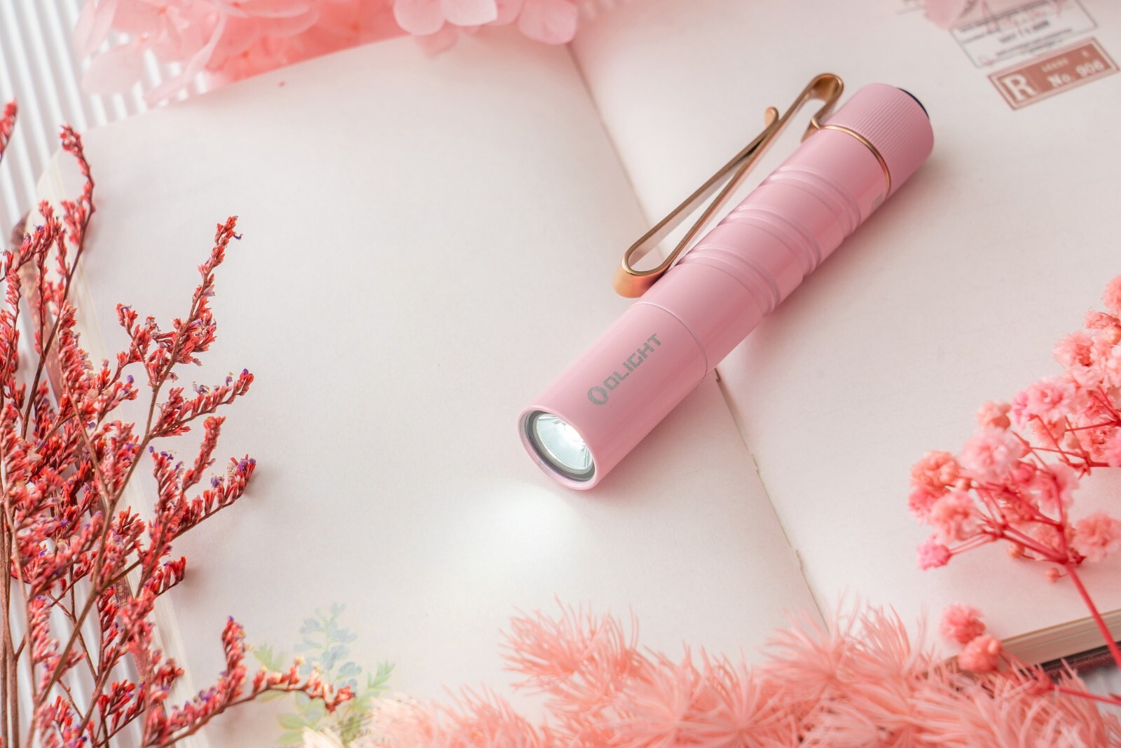 Olight I3T 2 EOS Sweet Pink Dual Output Tail Switch Flashlight, 200 or 300L