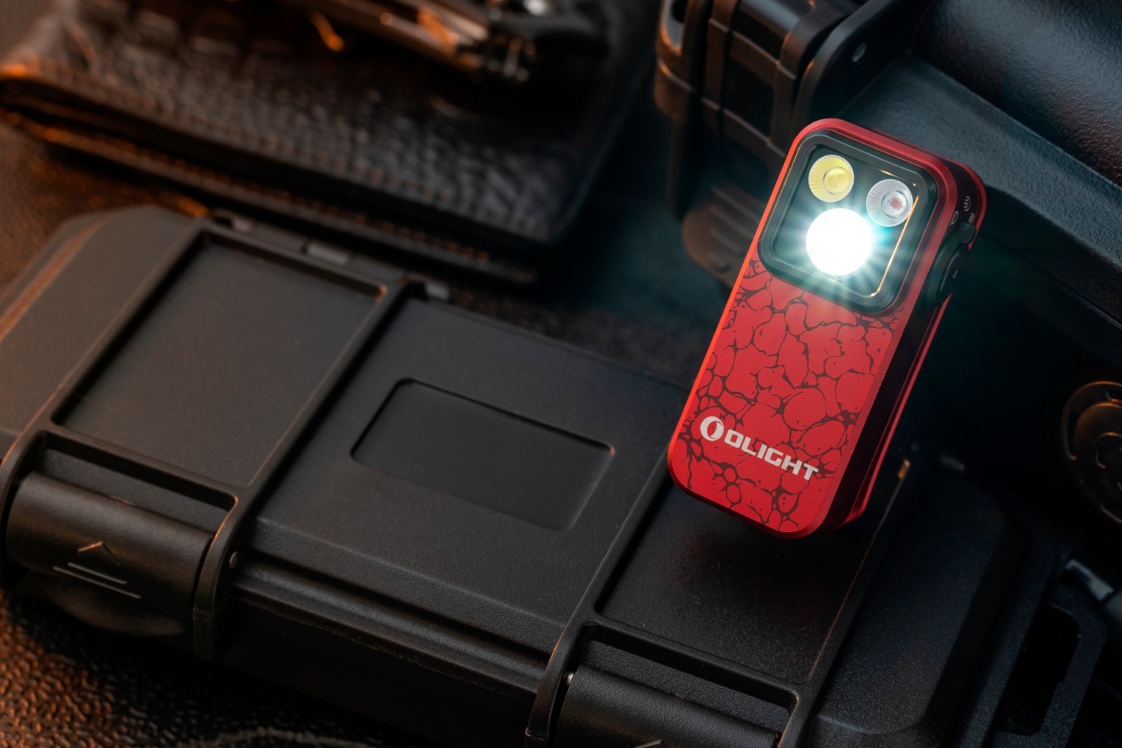 Olight Oclip Pro Molten Lava Clip On light, Flood/Spot/Red Light, 500 Lumens