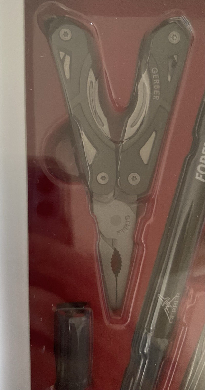 GERBER MULTI-TOOL PLIERS L.E.D FLASHLIGHT W 3 LENSES/HARD CASE NEW IN PACKAGE