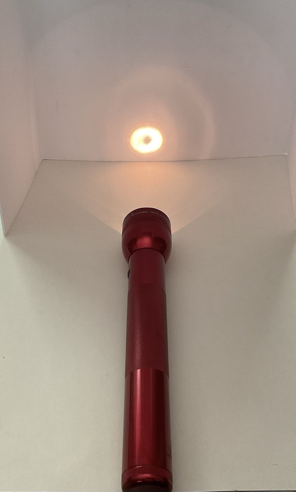 Vintage MAG-LITE MAGLITE FLASH LIGHT 12 1/2 INCH 3D CELL Red