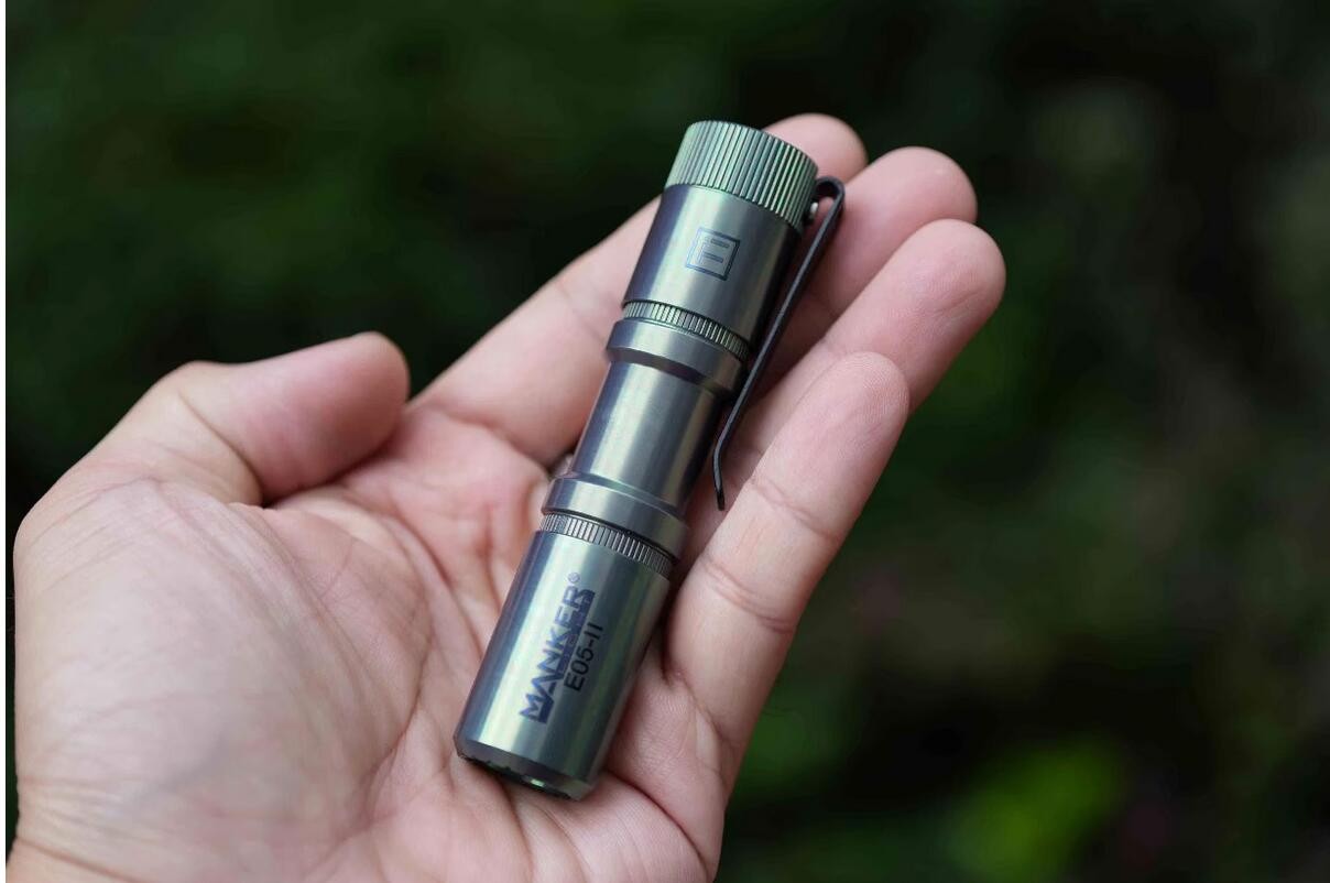 Mankerlight E05 II Compact Titanium EDC Flashlight 1300 Lumens AA 14500 Torch