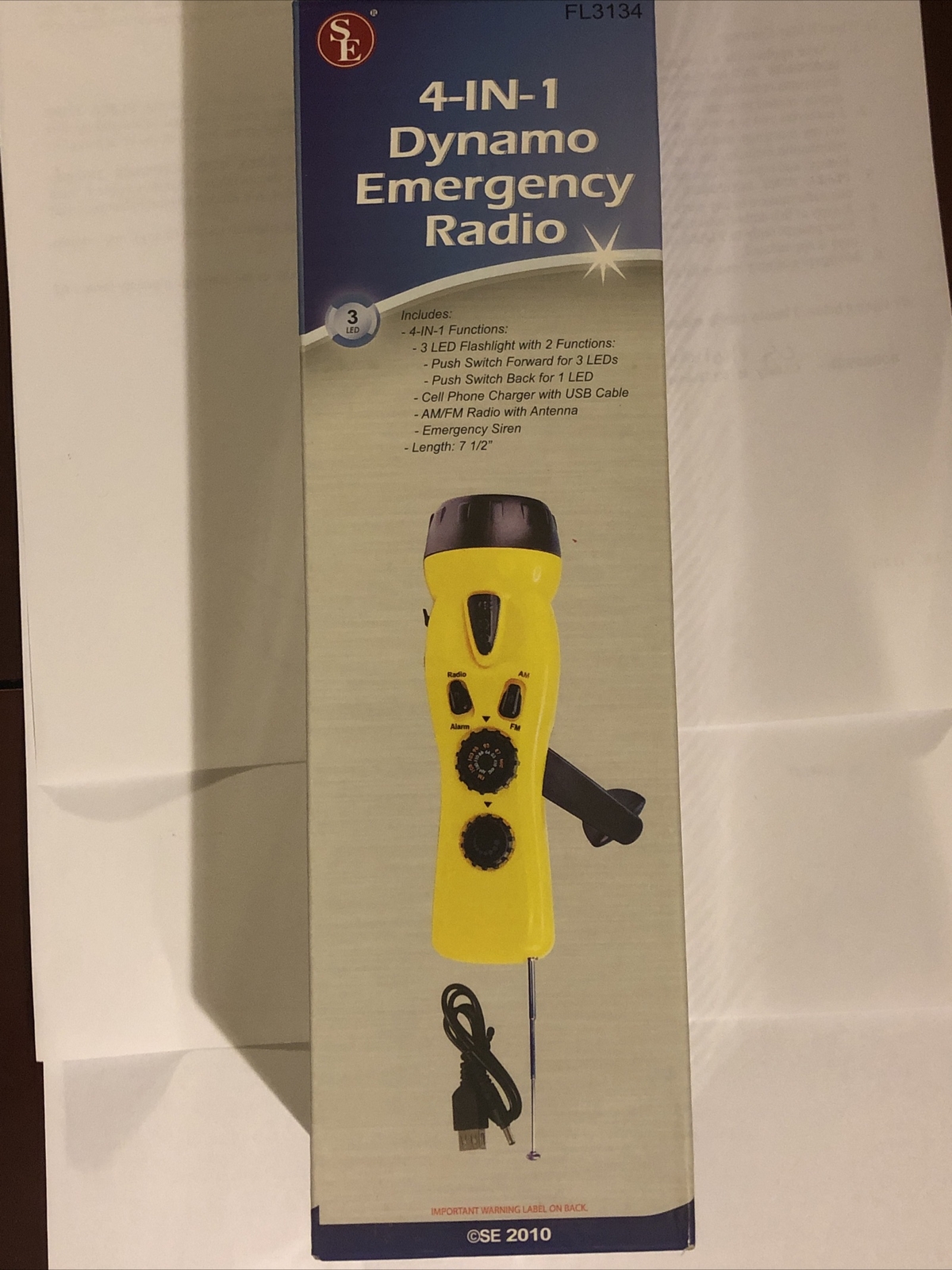 7-1/2″ 3 LED 4-IN-1 Dynamo Flashight & Emergency Radio w/ Cell Phone Charger