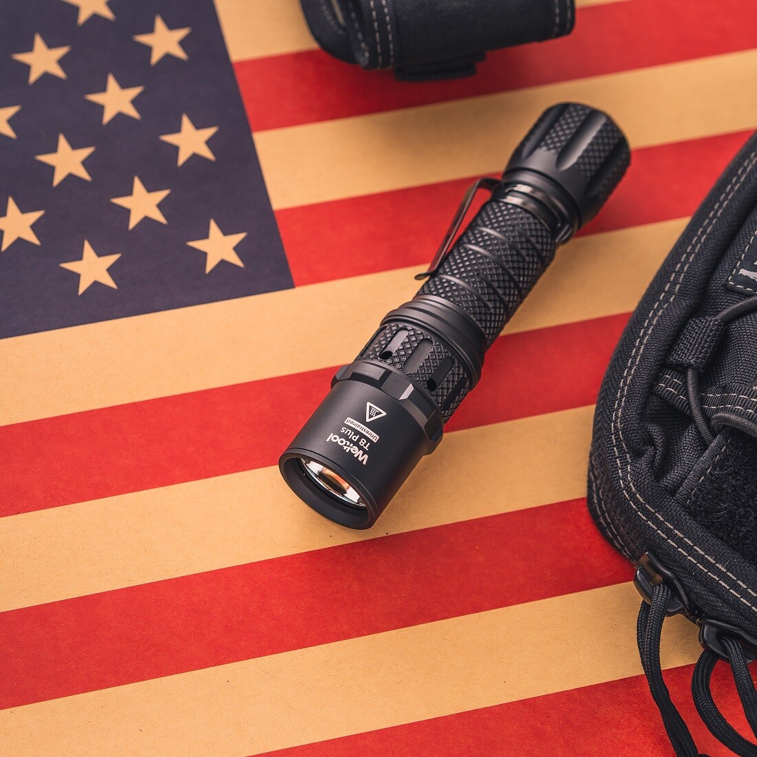 Weltool T8 Plus 2100 lumens 613 Meters Beam Distance Flashlight 21700 Battery