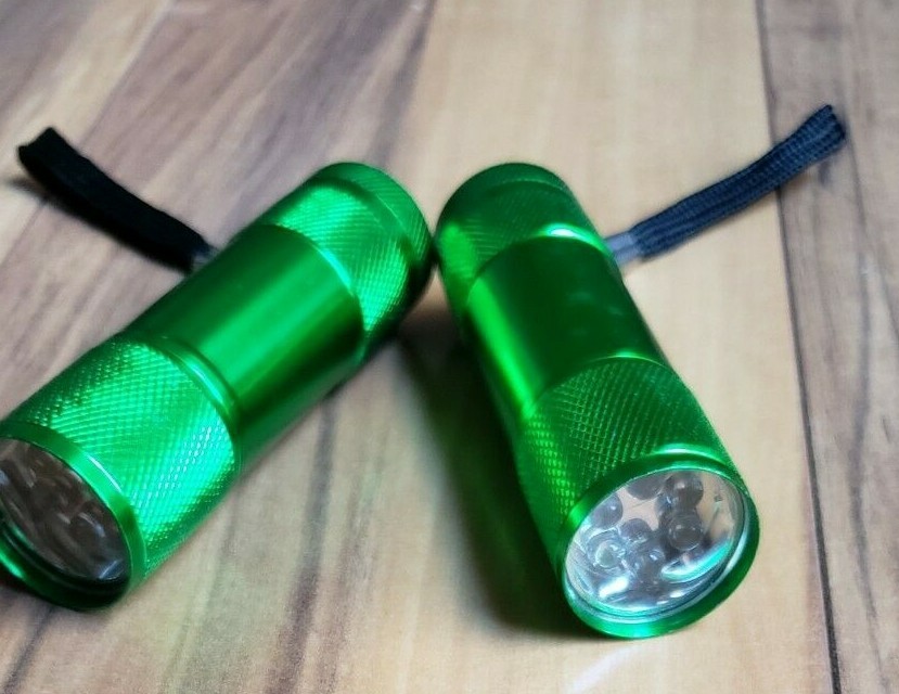BRAND NEW X2 6 BULB LED FLASHLIGHTS (batteries included) Great Gift