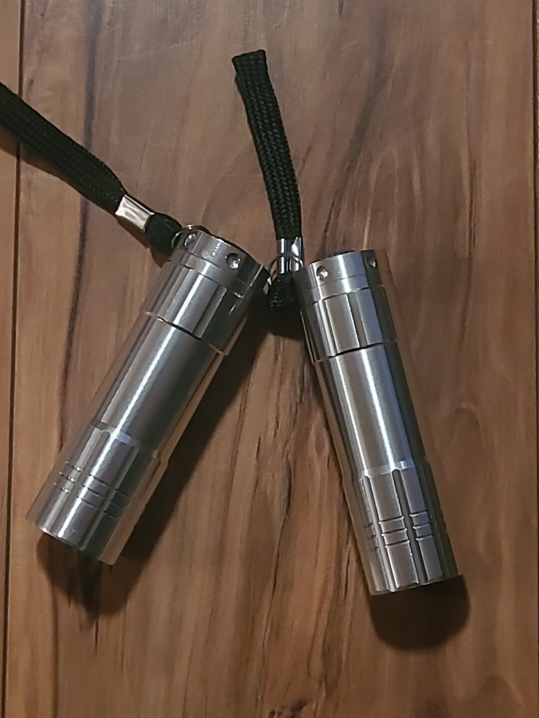 BRAND NEW X2 1 BULB LED FLASHLIGHTS (batteries included) Great Gift