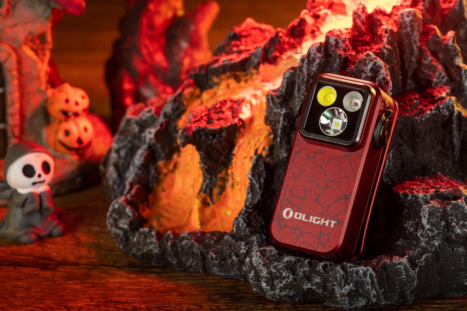 Olight Oclip Pro Molten Lava Clip On light, Flood/Spot/Red Light, 500 Lumens