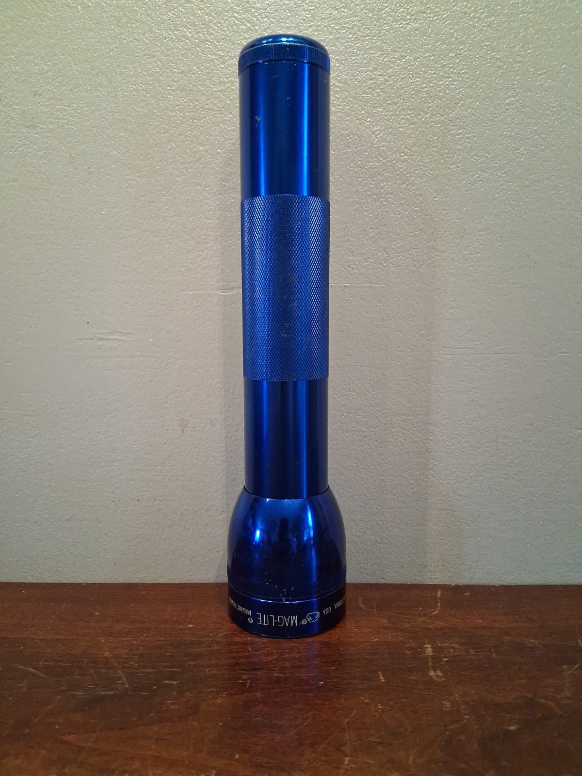 10″ MAG-LITE 2D Flashlight WORKING – Color Blue (10 Inch) MADE IN USA Used Cond.