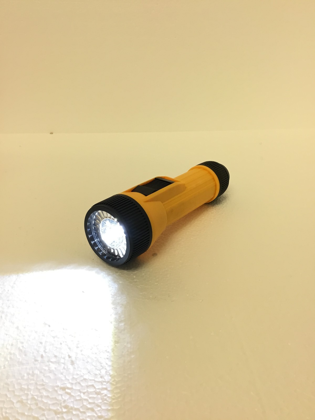 NEW Lot of 4 Eveready INL251 Industrial Krypton Flashlights QTY FREE SHIPPING