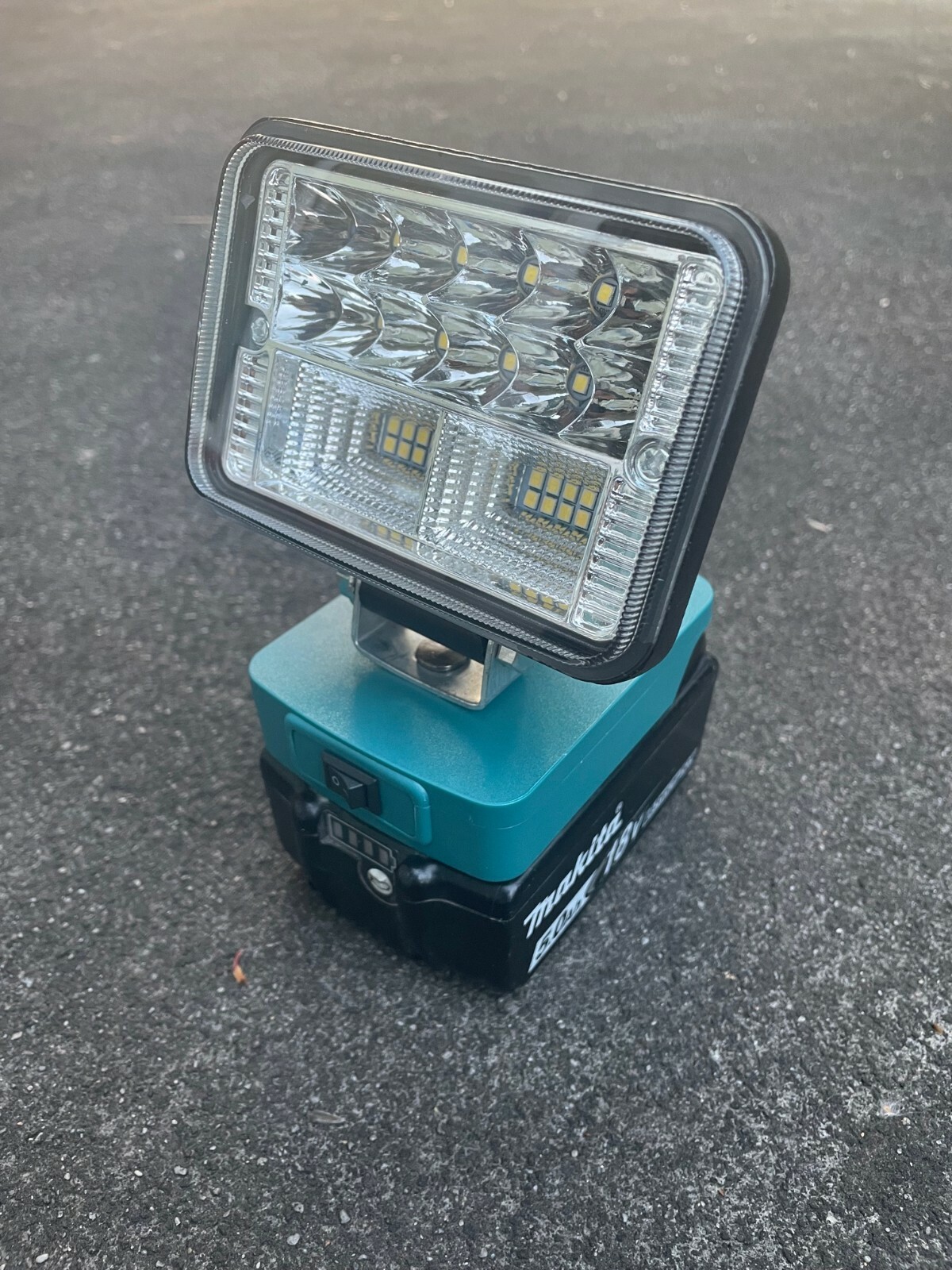 Makita Flood Light Focus Spot Light LED Work Light Torch/Camping Light 18V
