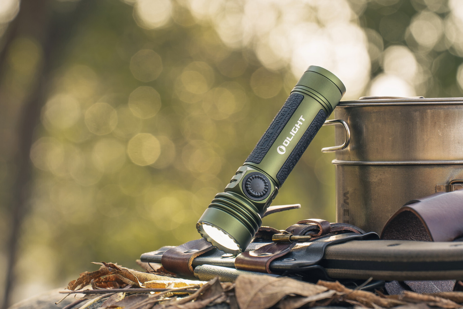 Olight Seeker 4 Pro OD Green Flashlight, Versatile Holster, 4600 Lum, Cool White